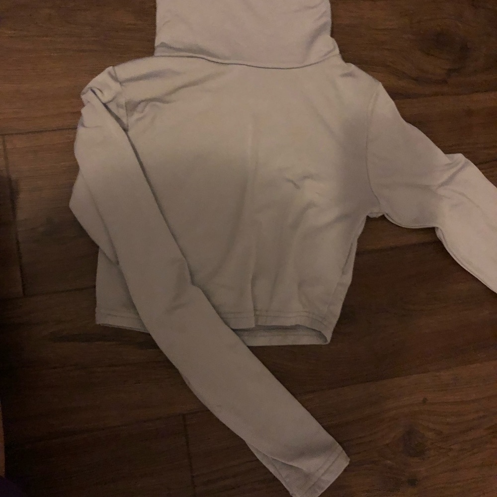 Grey turtleneck cropped top